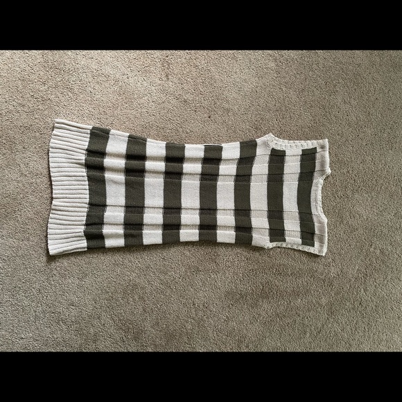 Cream and green stripped dress - Picture 1 of 4
